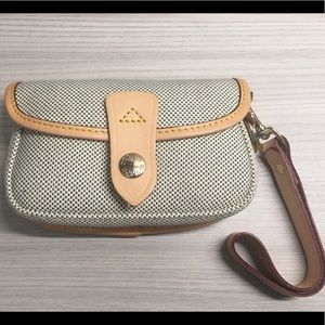 NWT Dooney & Bourke wristlet (cream/navy)